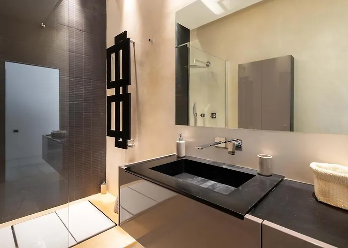 Vatican Luxury Design 3 Bedrooms Penthouse Apartment *